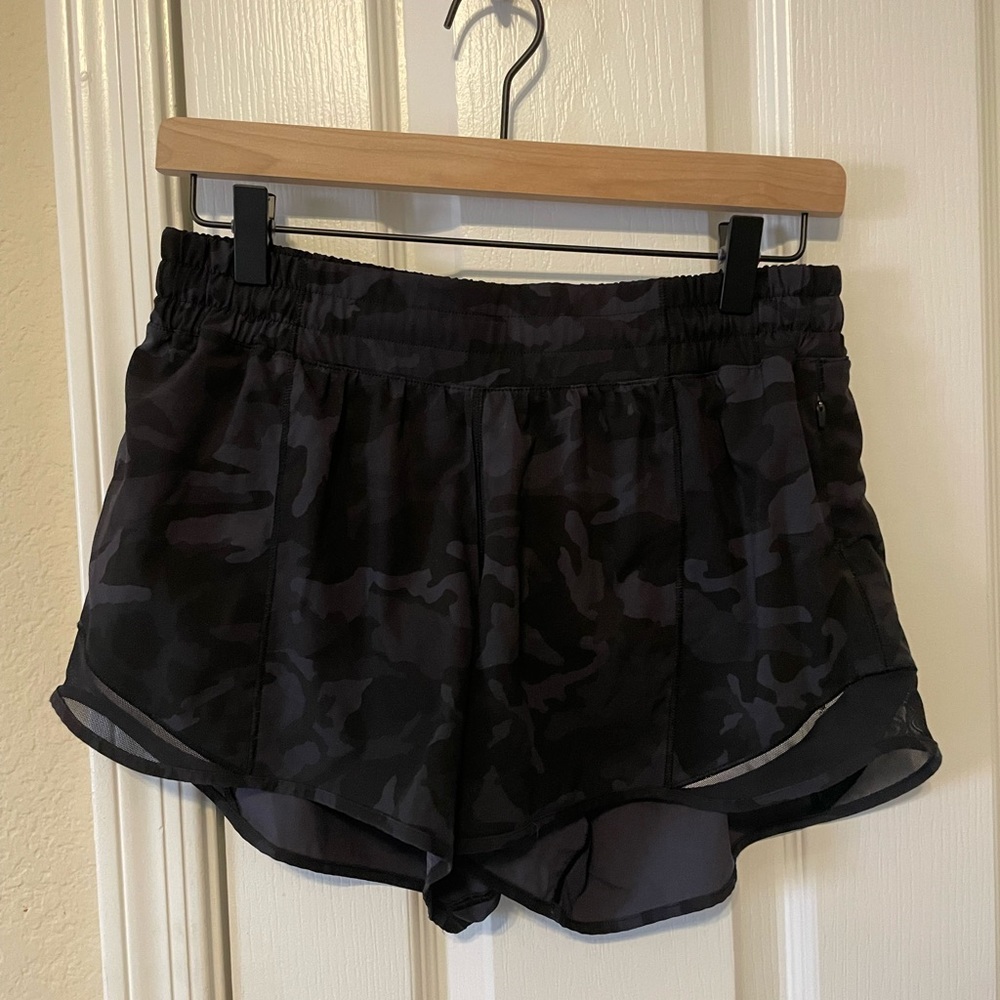 Lululemon Hotty Hot 4 inch shorts size 8